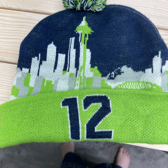 Seattle Skyline Pom-Pom Beanie - Blue and Green - Picture 3 of 4